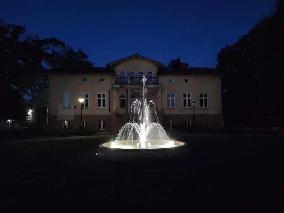 Hotel Sandro Silver & Spichlerz Antoniny Лешно Екстер'єр фото