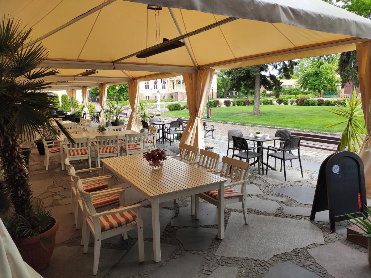 Hotel Sandro Silver & Spichlerz Antoniny Лешно Екстер'єр фото