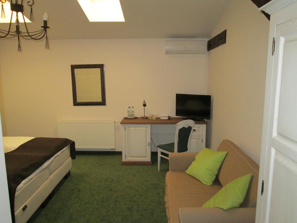 Hotel Sandro Silver & Spichlerz Antoniny Лешно Номер фото