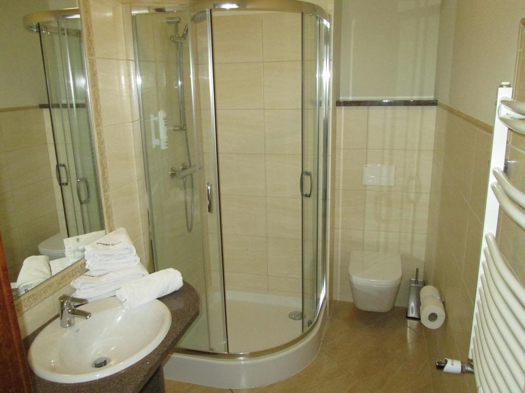 Hotel Sandro Silver & Spichlerz Antoniny Лешно Номер фото