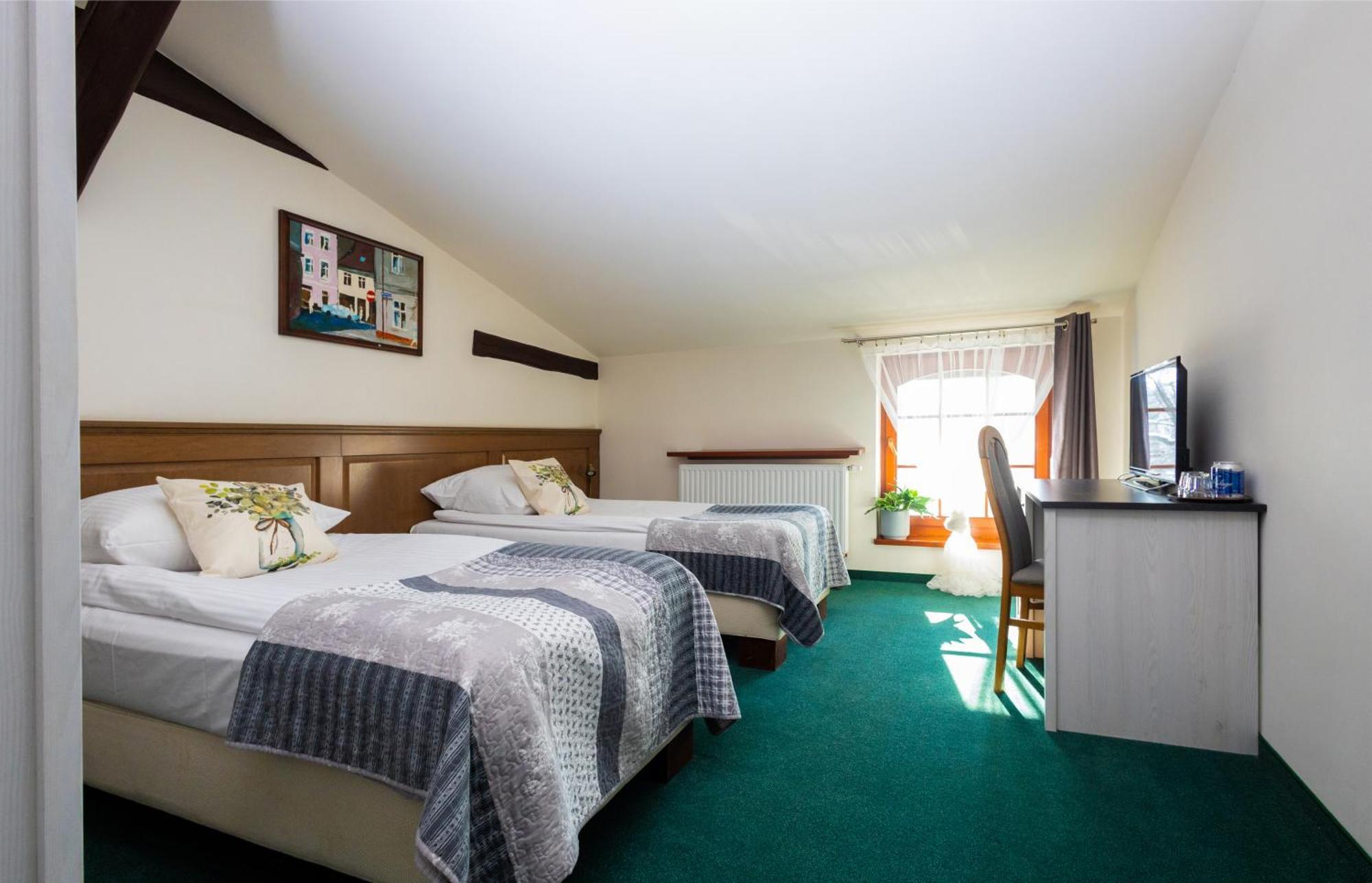 Hotel Sandro Silver & Spichlerz Antoniny Лешно Екстер'єр фото