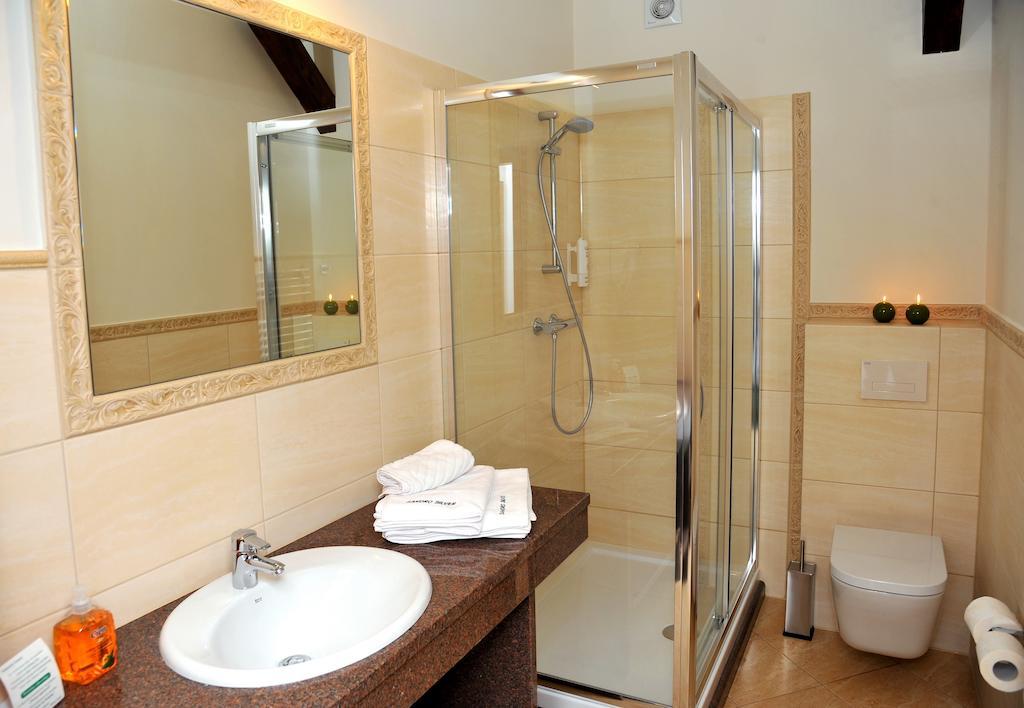 Hotel Sandro Silver & Spichlerz Antoniny Лешно Екстер'єр фото