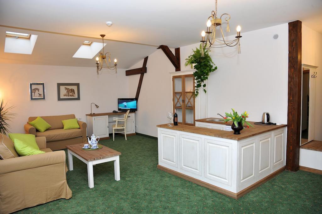 Hotel Sandro Silver & Spichlerz Antoniny Лешно Номер фото