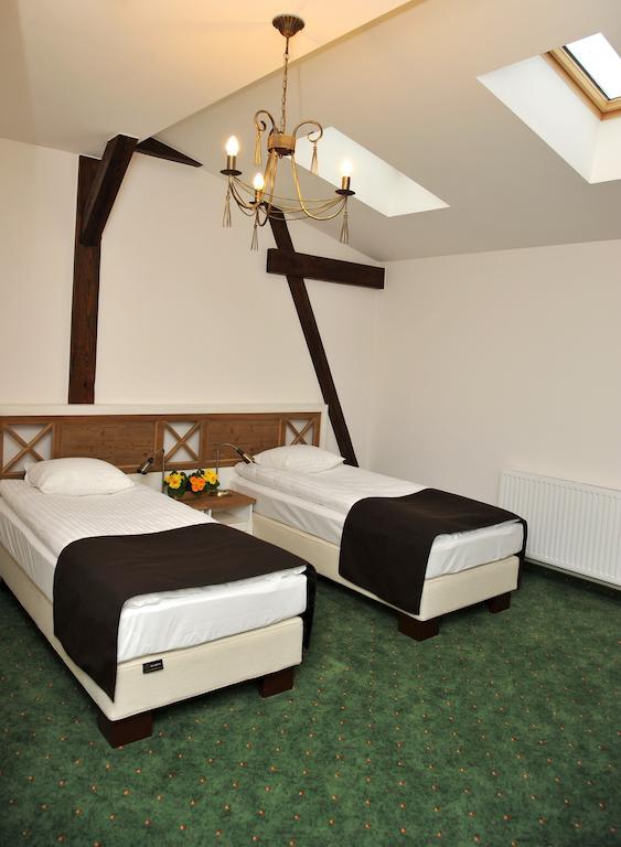 Hotel Sandro Silver & Spichlerz Antoniny Лешно Номер фото