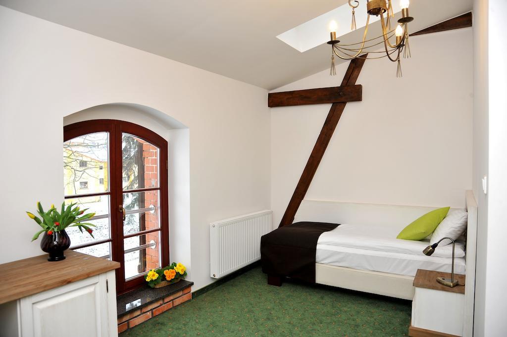 Hotel Sandro Silver & Spichlerz Antoniny Лешно Номер фото