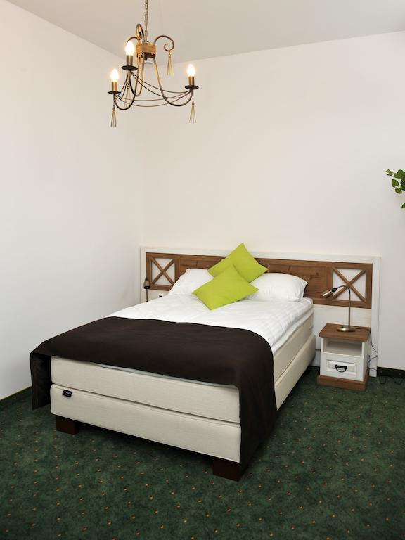 Hotel Sandro Silver & Spichlerz Antoniny Лешно Номер фото