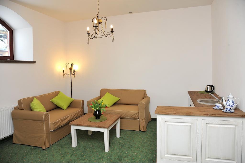 Hotel Sandro Silver & Spichlerz Antoniny Лешно Номер фото