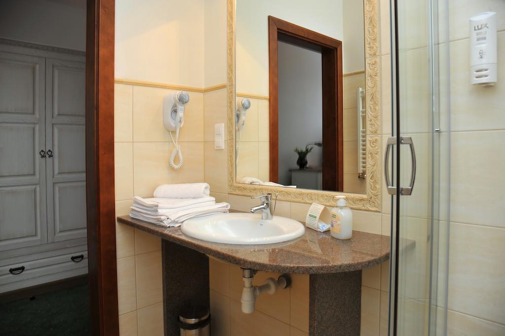 Hotel Sandro Silver & Spichlerz Antoniny Лешно Номер фото
