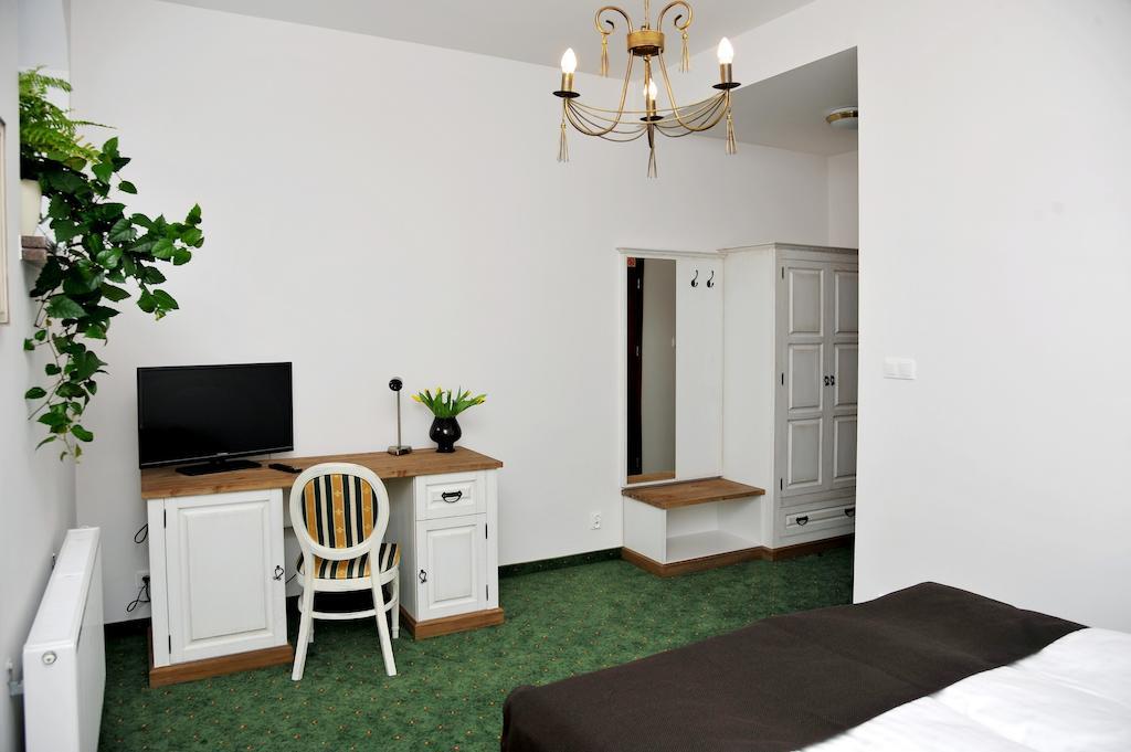 Hotel Sandro Silver & Spichlerz Antoniny Лешно Номер фото