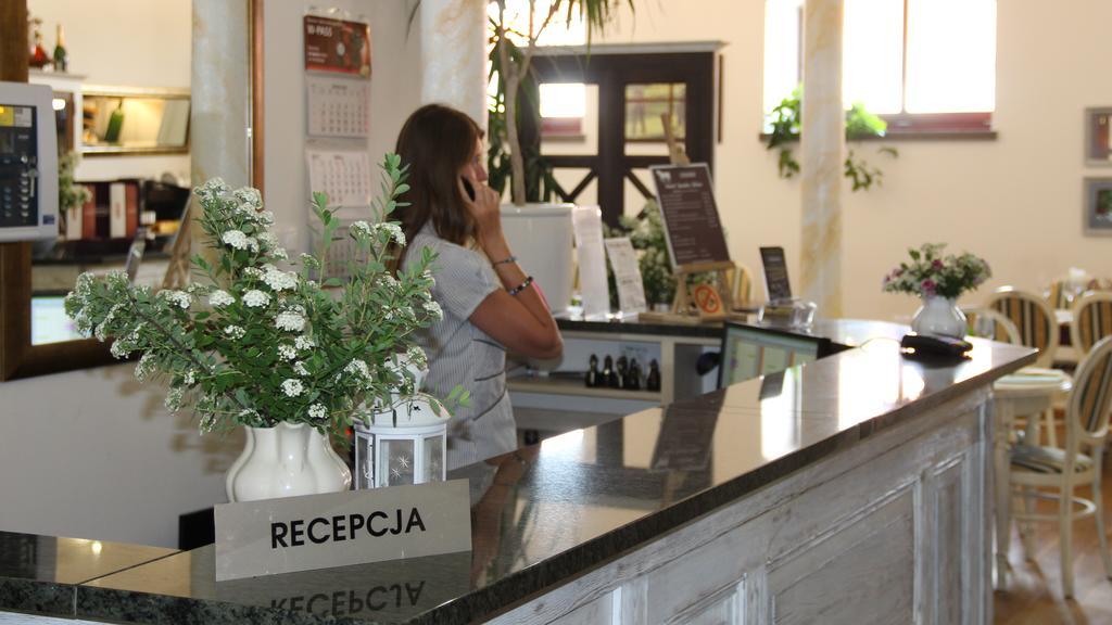 Hotel Sandro Silver & Spichlerz Antoniny Лешно Екстер'єр фото